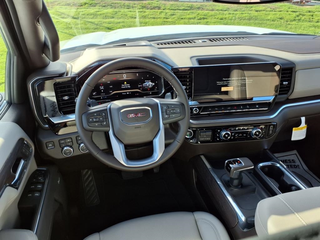 GMC Sierra 1500 4WD Crew Cab 147" SLT 2025 GMC Sierra 1500 4WD Crew Cab 147" SLT 2025