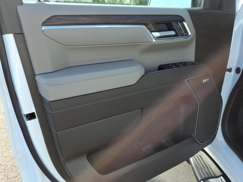 GMC Sierra 1500 4WD Crew Cab 147" SLT 2025 GMC Sierra 1500 4WD Crew Cab 147" SLT 2025