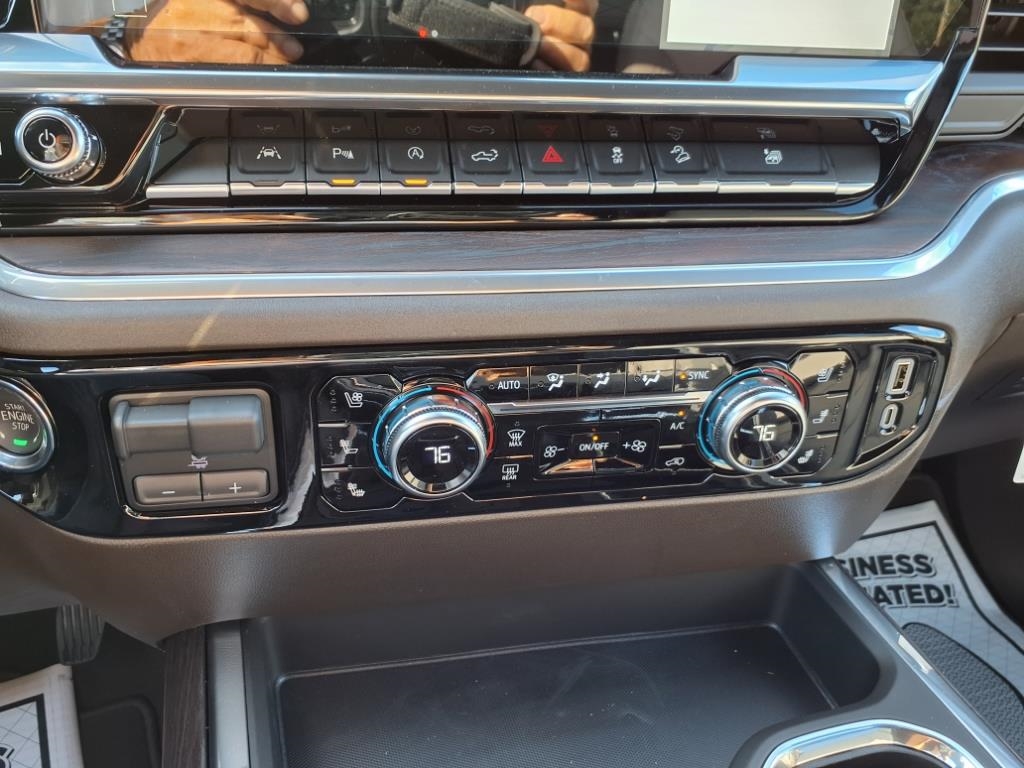 GMC Sierra 1500 4WD Crew Cab 147" SLT 2025 GMC Sierra 1500 4WD Crew Cab 147" SLT 2025