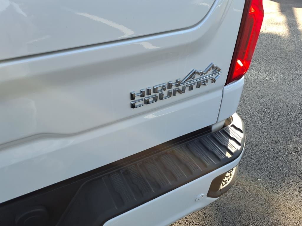 Chevrolet Silverado 1500 4WD Crew Cab 147" High Country 2024 Chevrolet Silverado 1500 4WD Crew Cab 147" High Country 2024