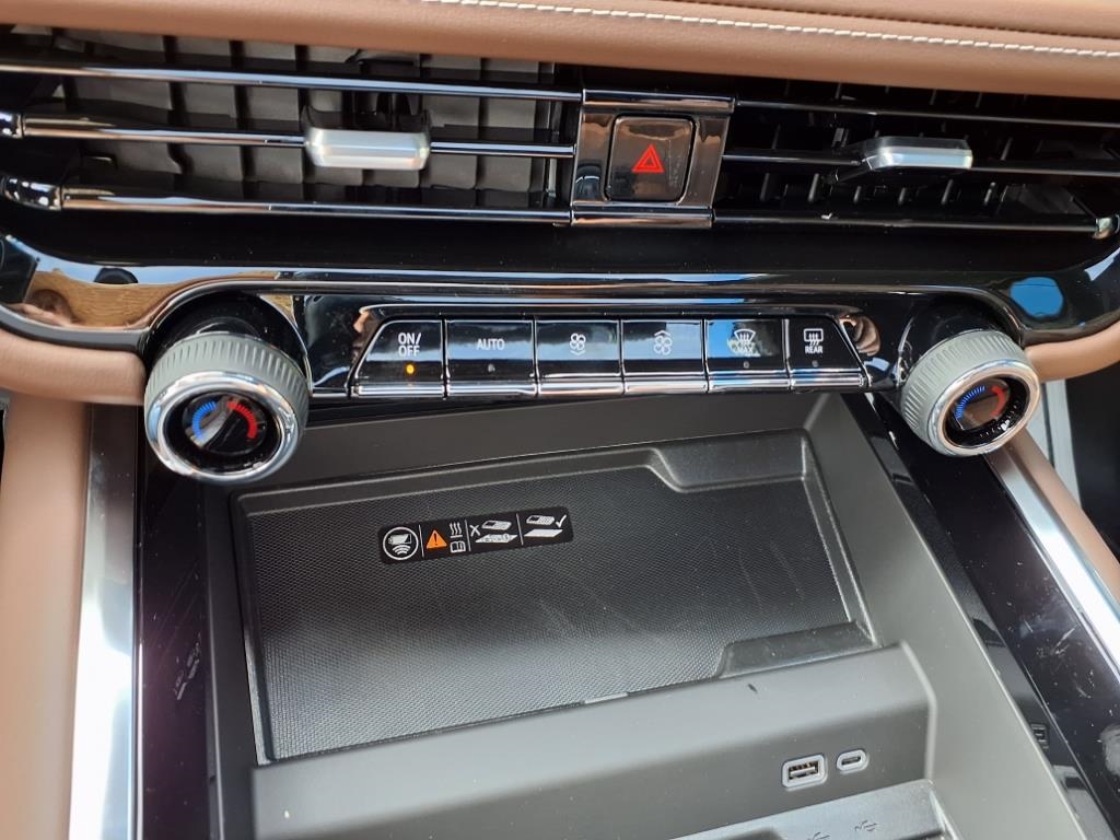 Chevrolet Tahoe 4WD 4dr High Country 2025 Chevrolet Tahoe 4WD 4dr High Country 2025