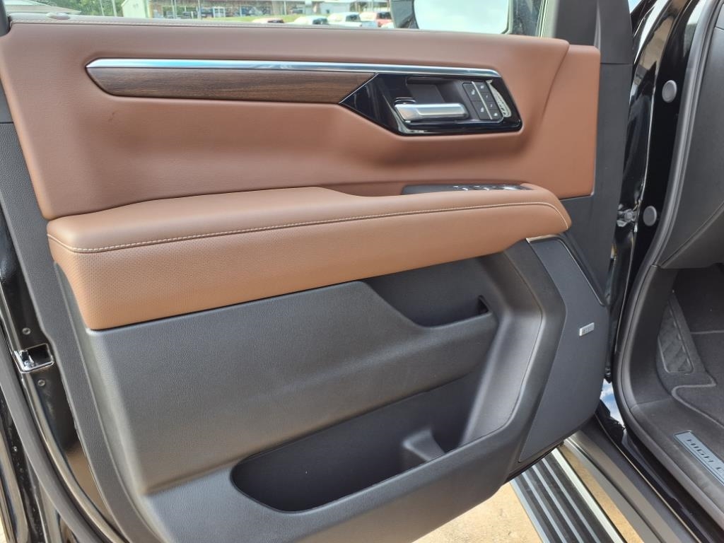 Chevrolet Tahoe 4WD 4dr High Country 2025