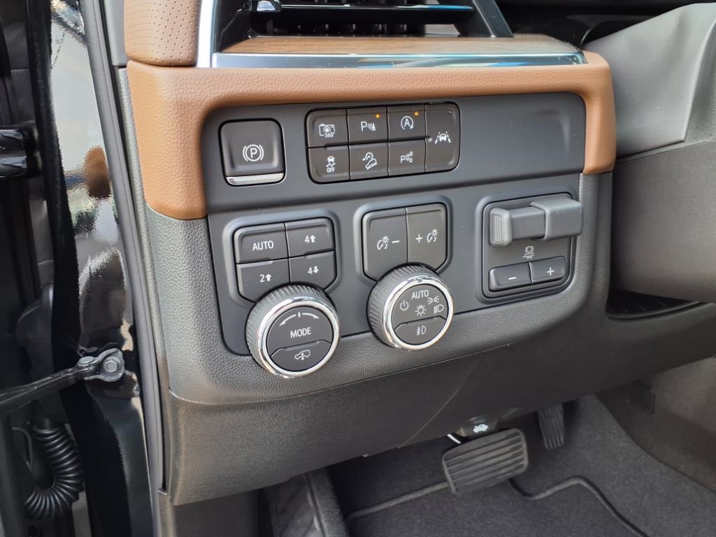 Chevrolet Tahoe 4WD 4dr High Country 2025