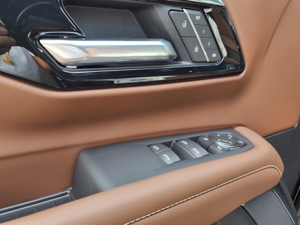 Chevrolet Tahoe 4WD 4dr High Country 2025