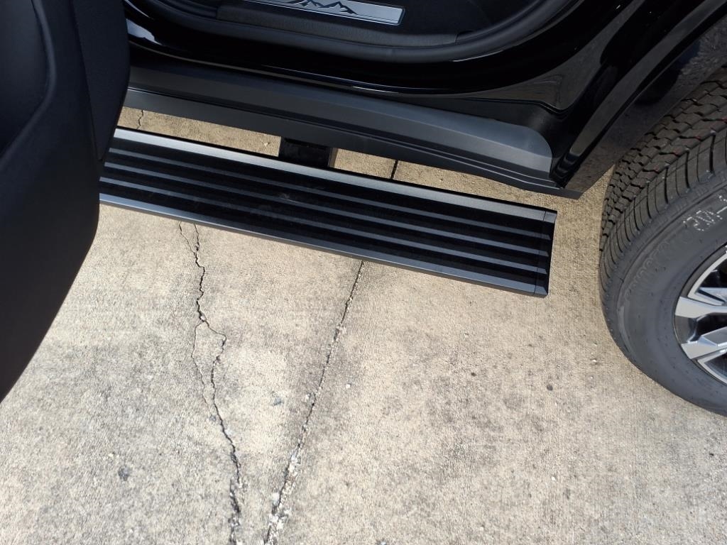 Chevrolet Tahoe 4WD 4dr High Country 2025