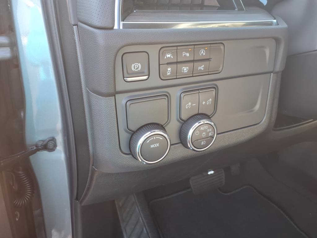 Chevrolet Tahoe 2WD 4dr Premier 2025