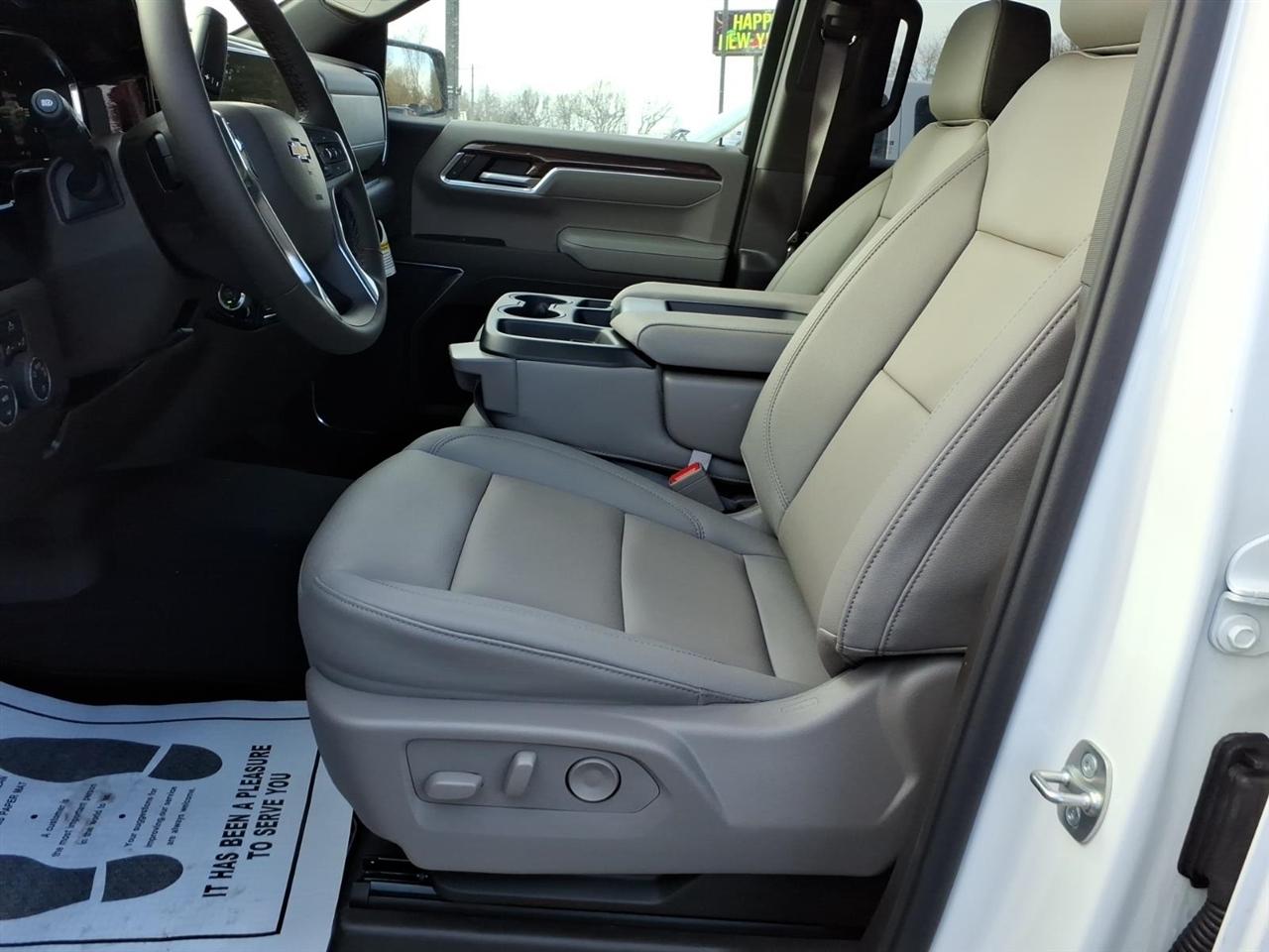 Chevrolet Silverado 1500 4WD Crew Cab 157" LT 2026