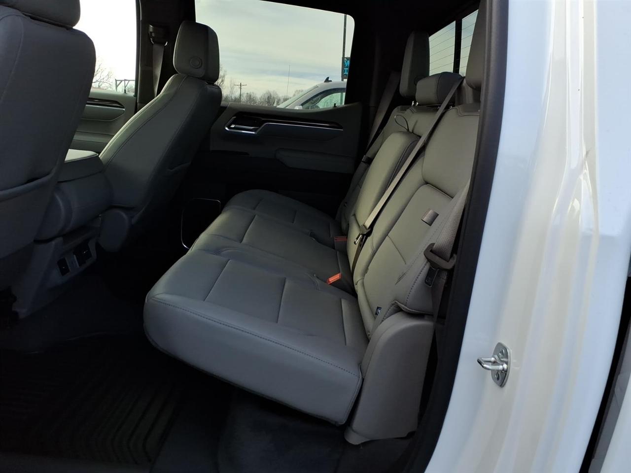 Chevrolet Silverado 1500 4WD Crew Cab 157" LT 2026