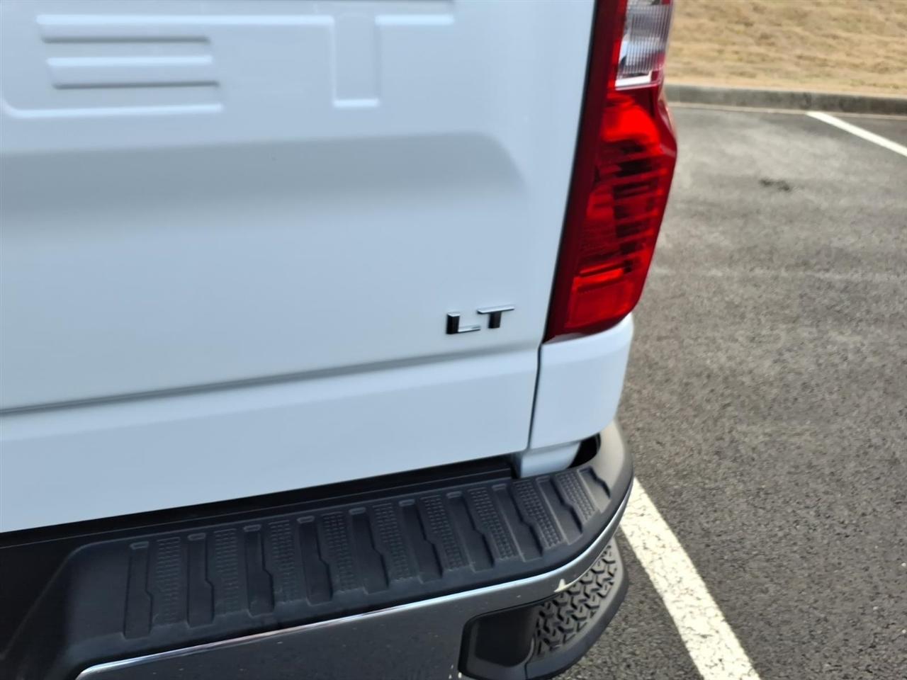 Chevrolet Silverado 1500 4WD Crew Cab 157" LT 2026