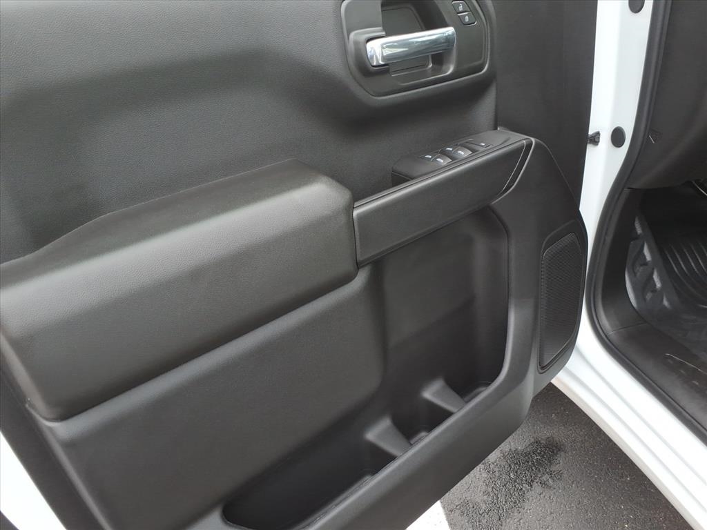 GMC Sierra 1500 4WD Crew Cab 147" Pro 2026