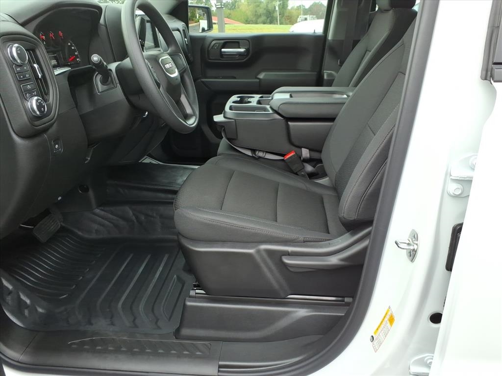 GMC Sierra 1500 4WD Crew Cab 147" Pro 2026