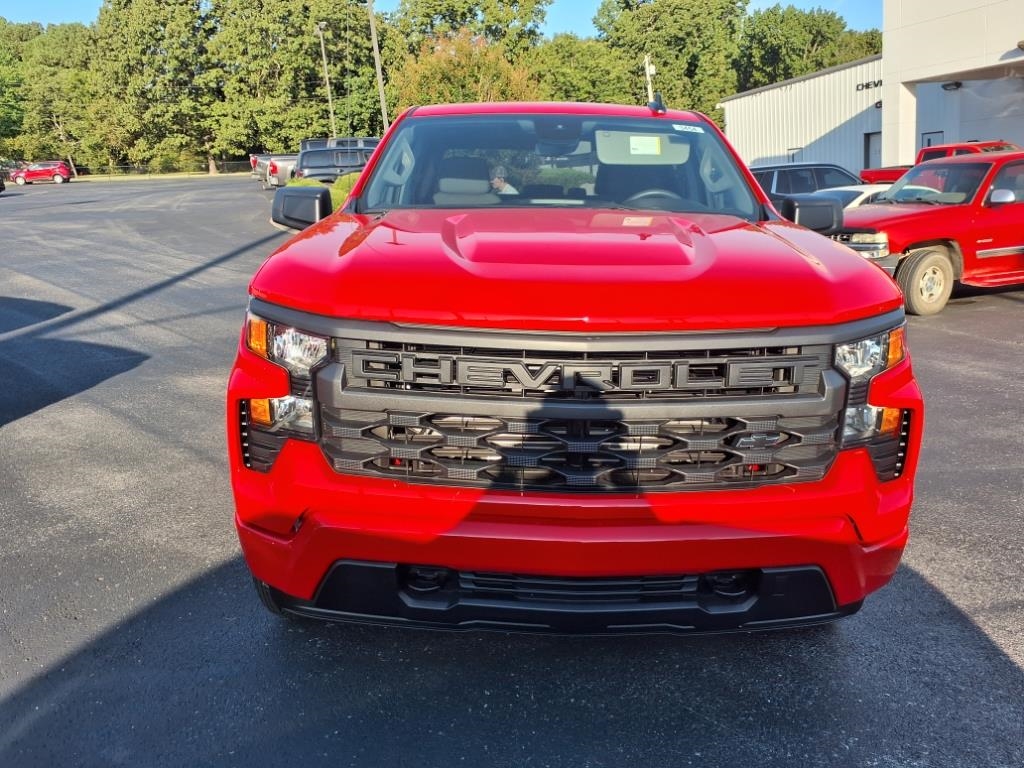 Chevrolet Silverado 1500 4WD Crew Cab 147" Custom 2026