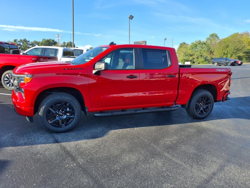 Chevrolet Silverado 1500 4WD Crew Cab 147" Custom 2026