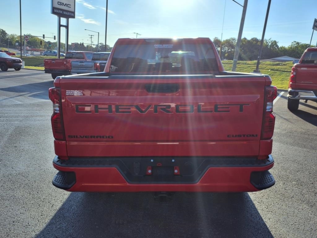 Chevrolet Silverado 1500 4WD Crew Cab 147" Custom 2026
