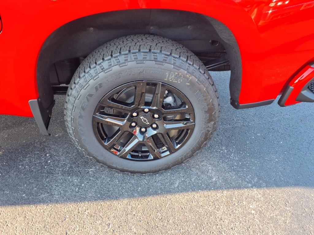 Chevrolet Silverado 1500 4WD Crew Cab 147" Custom 2026