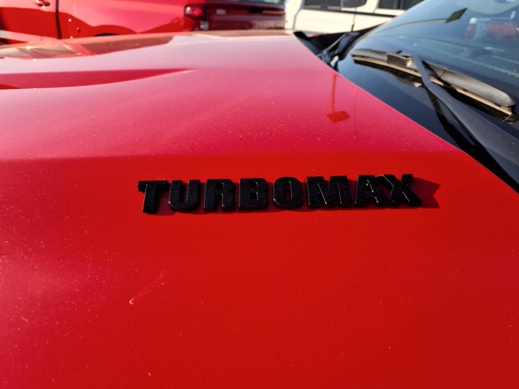 Chevrolet Silverado 1500 4WD Crew Cab 147" Custom 2026