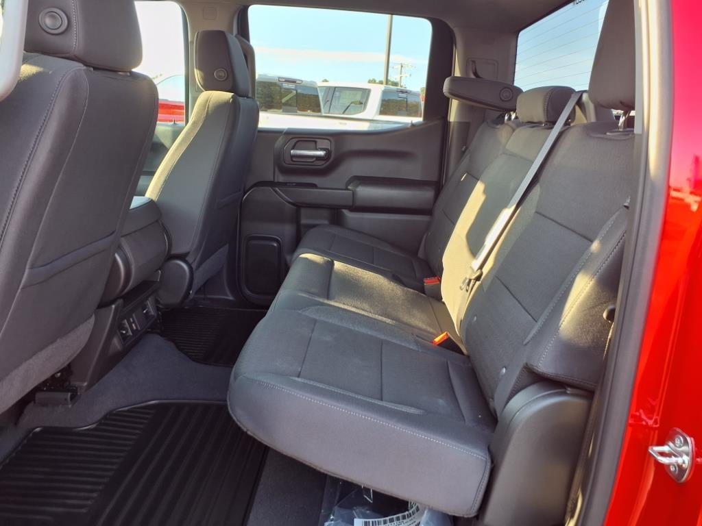 Chevrolet Silverado 1500 4WD Crew Cab 147" Custom 2026