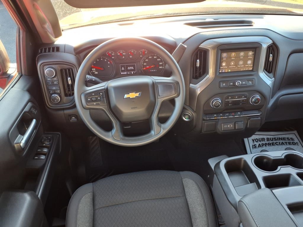 Chevrolet Silverado 1500 4WD Crew Cab 147" Custom 2026