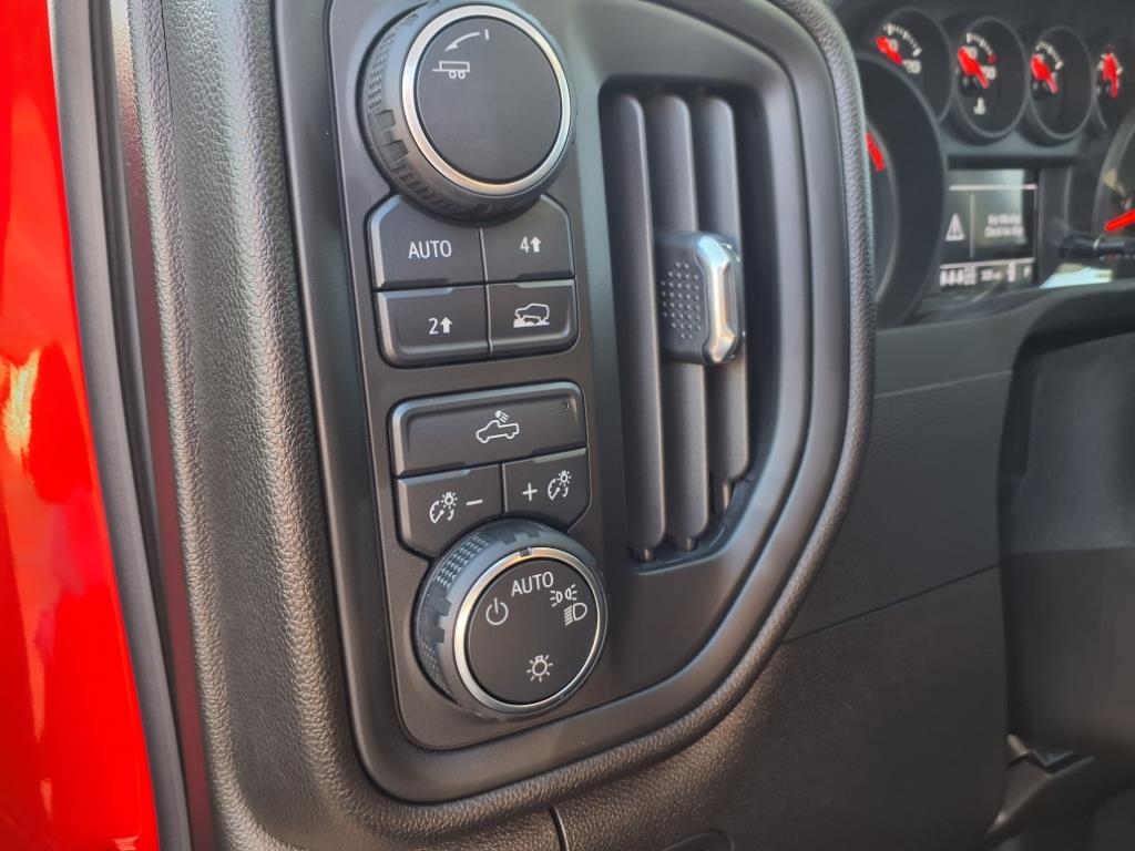 Chevrolet Silverado 1500 4WD Crew Cab 147" Custom 2026