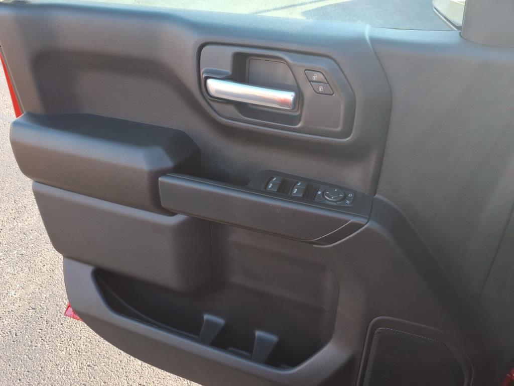 Chevrolet Silverado 1500 4WD Crew Cab 147" Custom 2026