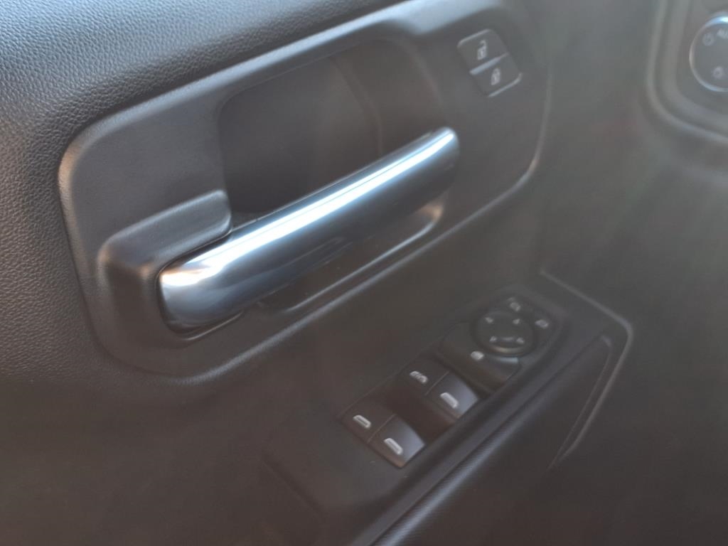 Chevrolet Silverado 1500 4WD Crew Cab 147" Custom 2026