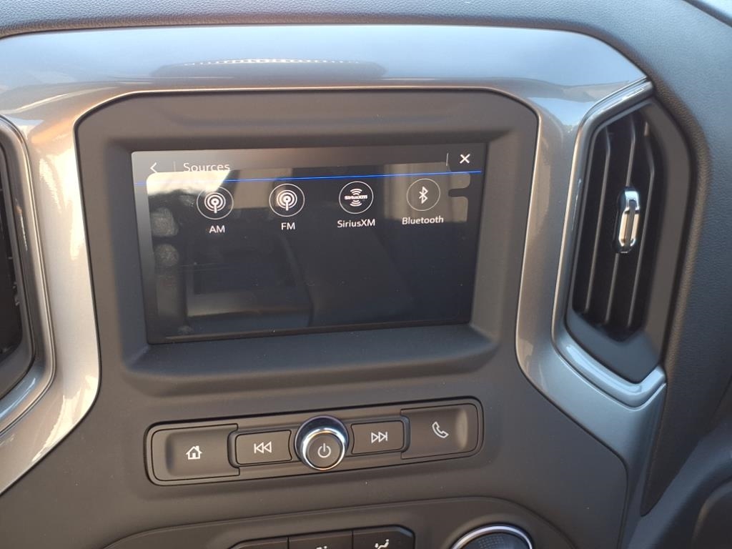 Chevrolet Silverado 1500 4WD Crew Cab 147" Custom 2026