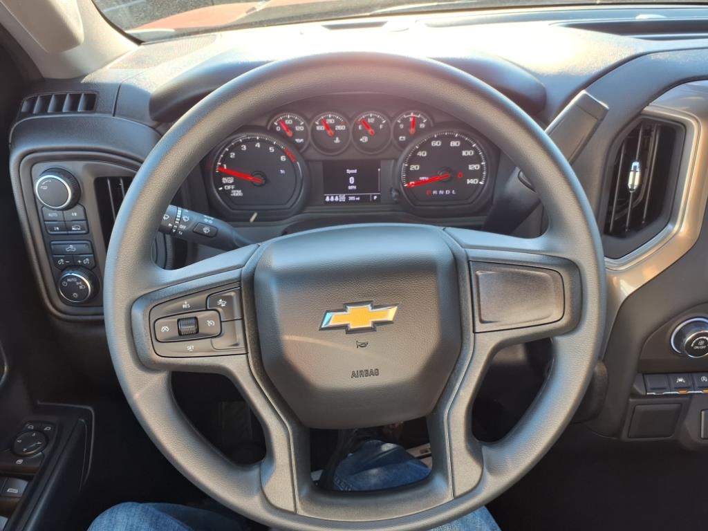 Chevrolet Silverado 1500 4WD Crew Cab 147" Custom 2026