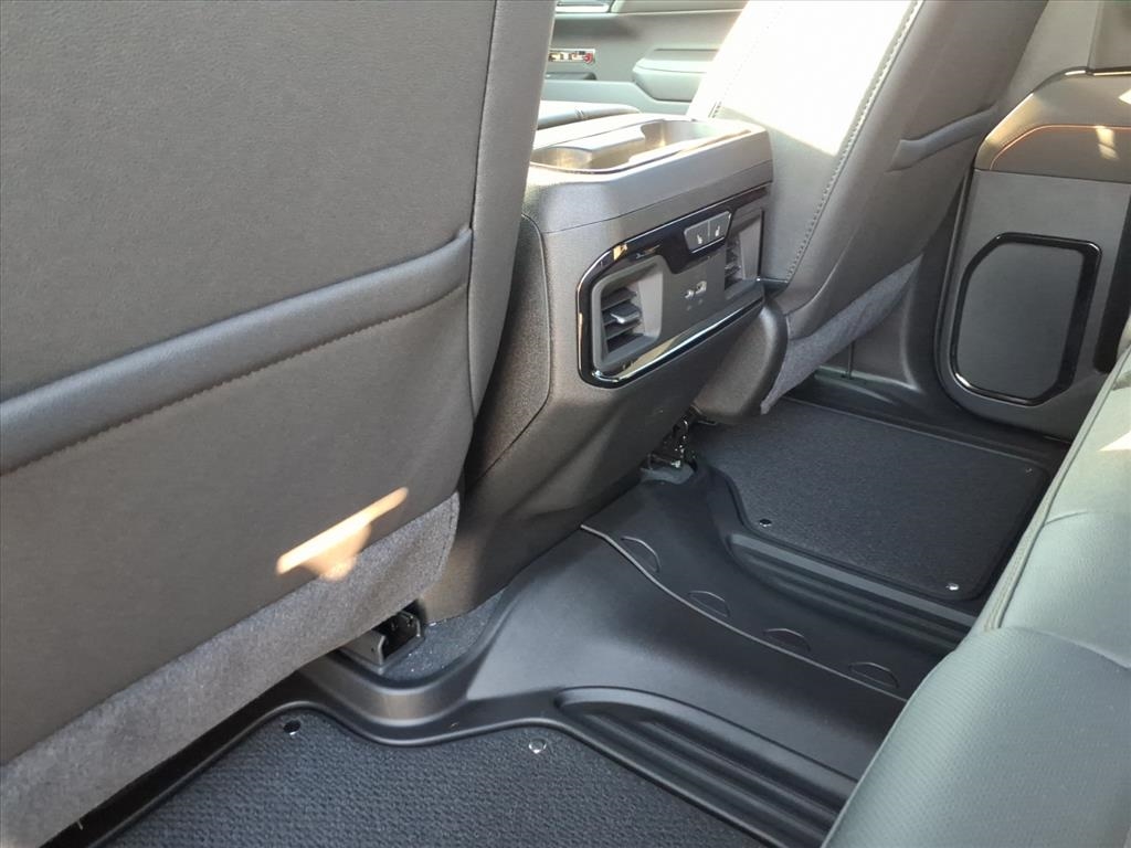 GMC Sierra 1500 4WD Crew Cab 147" AT4 2026 GMC Sierra 1500 4WD Crew Cab 147" AT4 2026