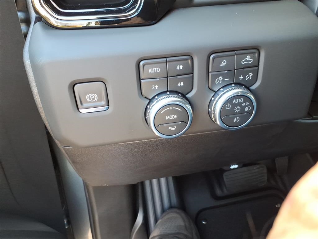 GMC Sierra 1500 4WD Crew Cab 147" AT4 2026 GMC Sierra 1500 4WD Crew Cab 147" AT4 2026