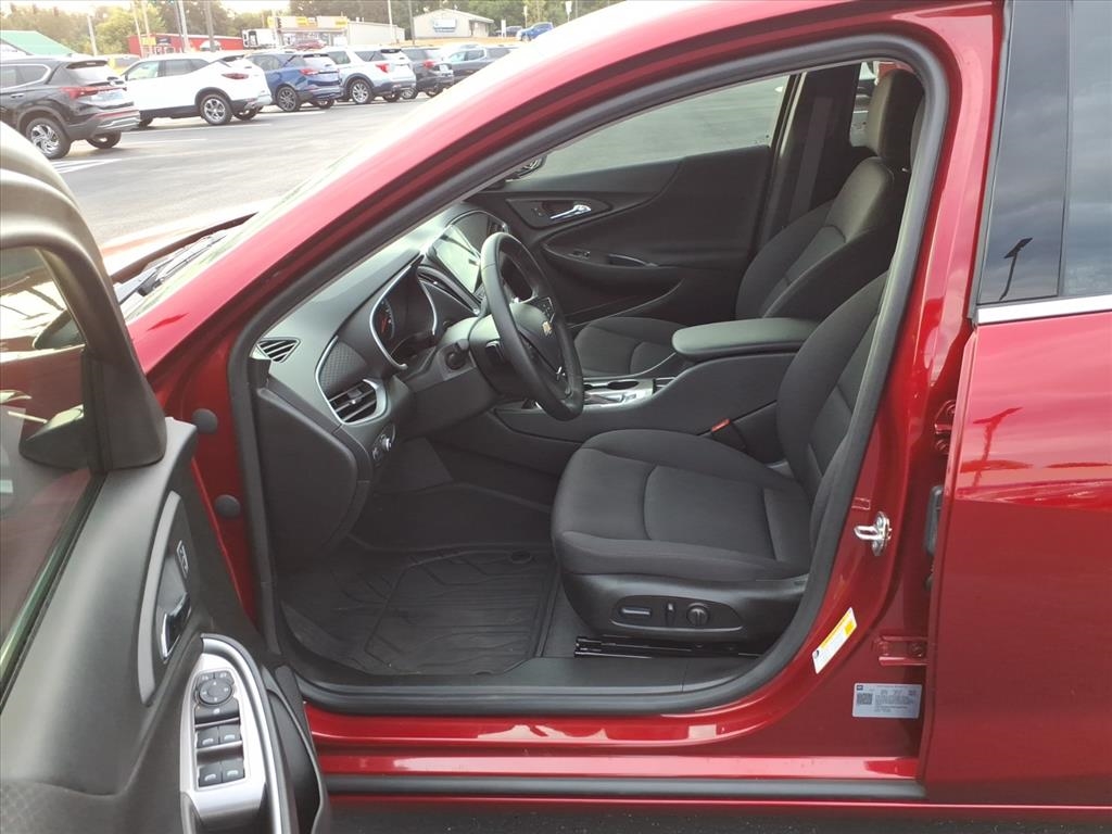 Chevrolet Malibu 4dr Sdn RS 2024