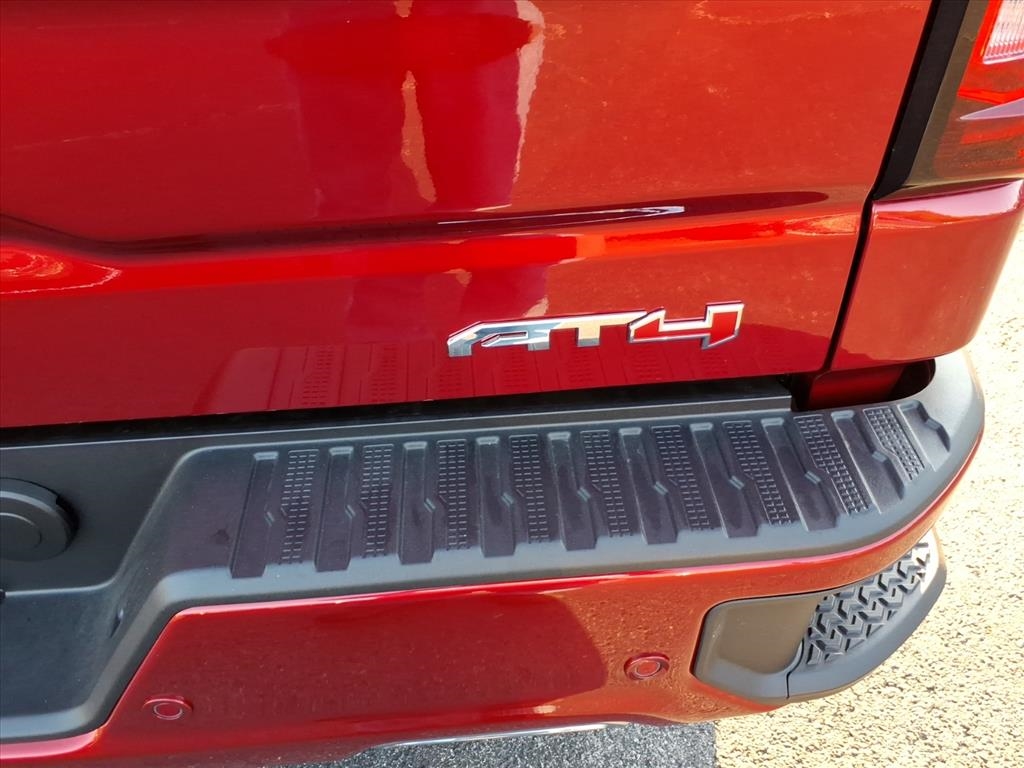 GMC Sierra 1500 4WD Crew Cab 147" AT4 2026 GMC Sierra 1500 4WD Crew Cab 147" AT4 2026