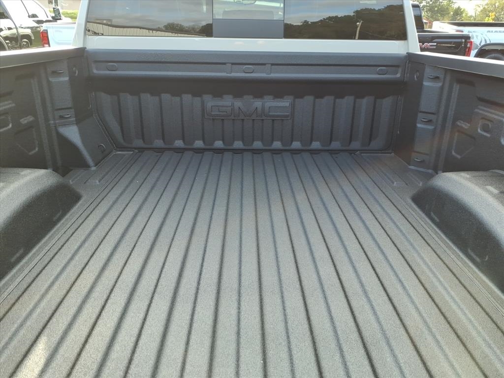 GMC Sierra 2500HD 4WD Crew Cab 159" AT4X 2026