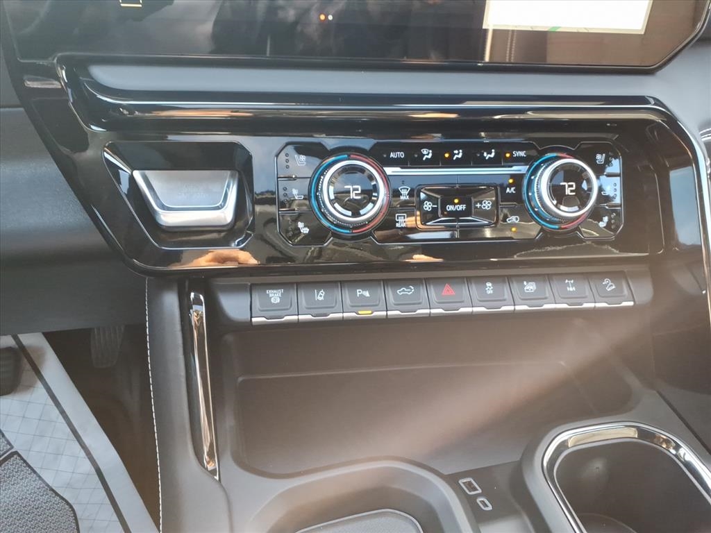 GMC Sierra 2500HD 4WD Crew Cab 159" AT4X 2026