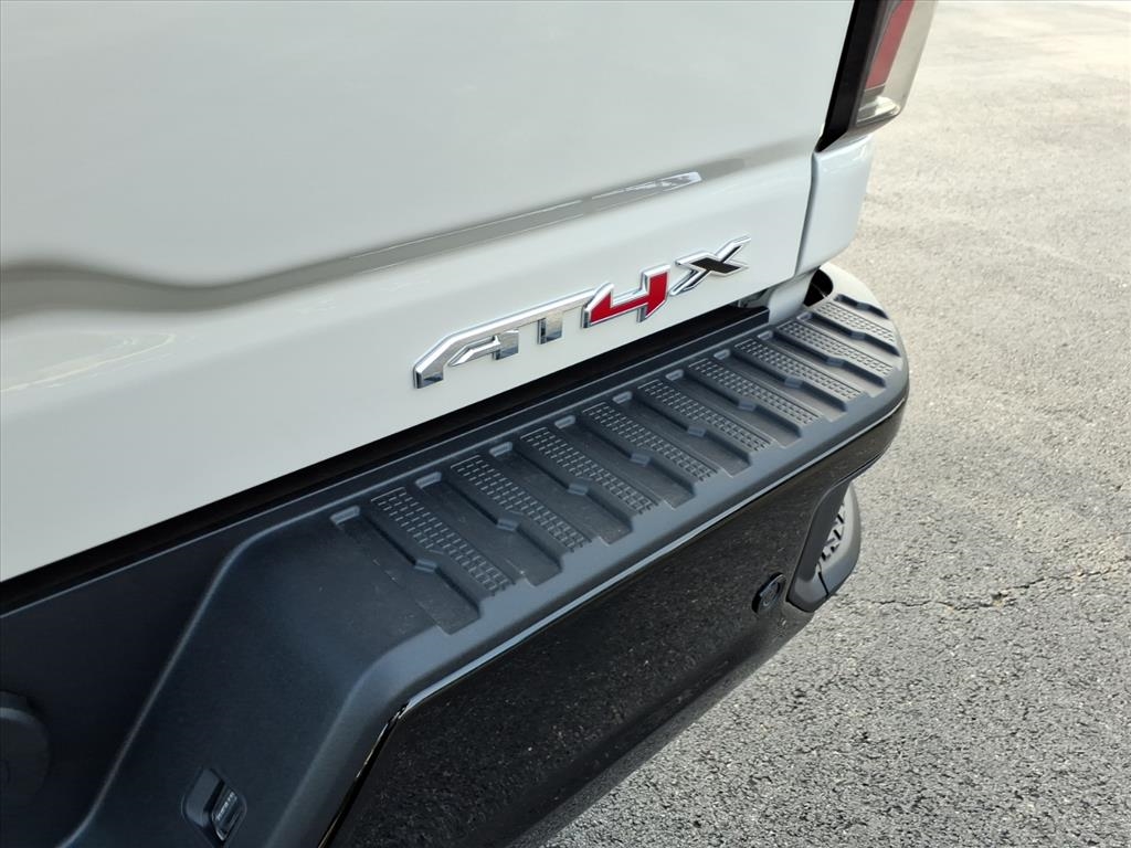 GMC Sierra 2500HD 4WD Crew Cab 159" AT4X 2026