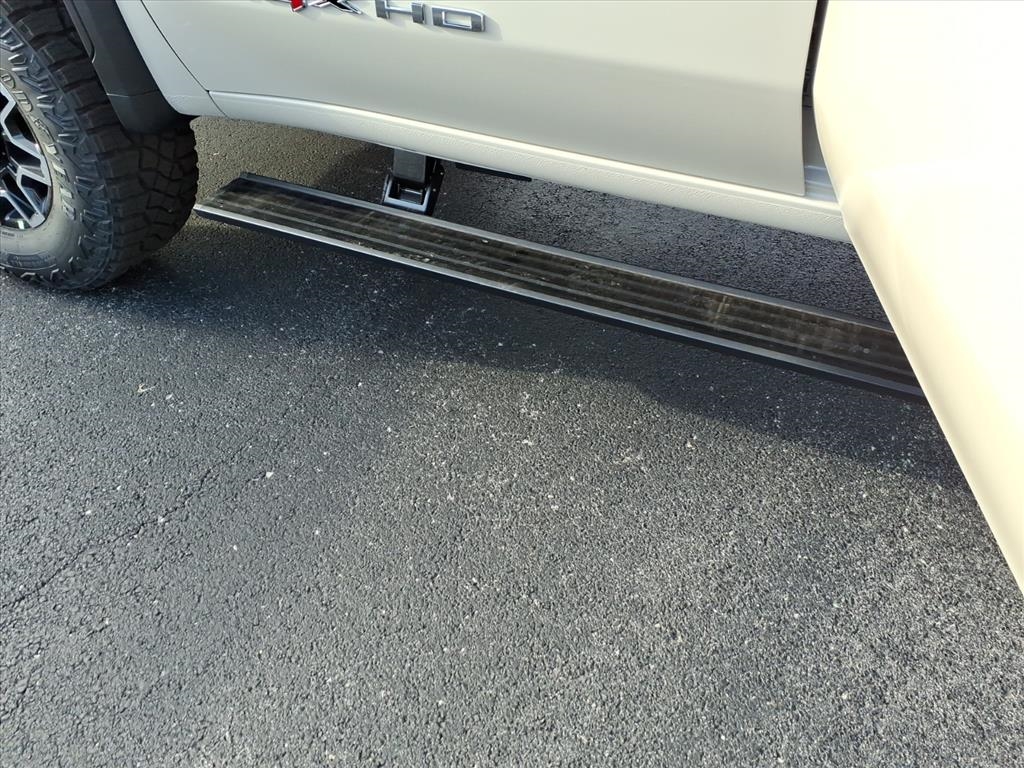 GMC Sierra 2500HD 4WD Crew Cab 159" AT4X 2026