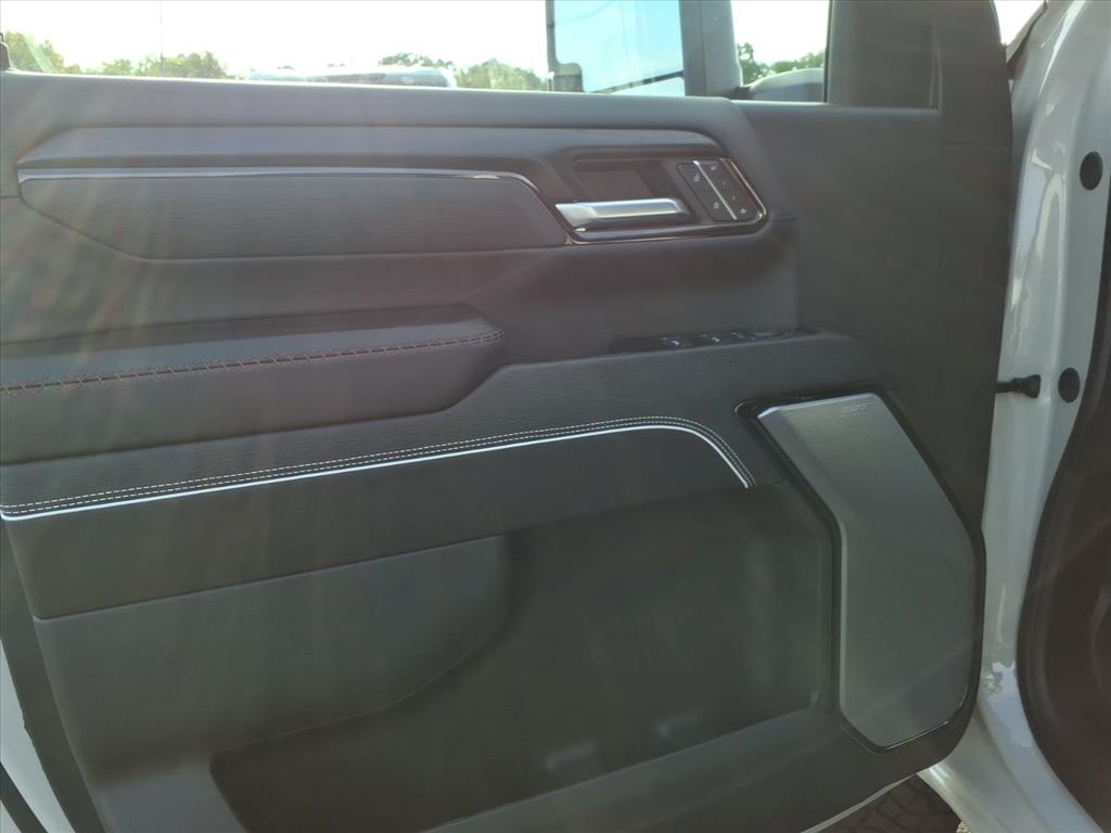 GMC Sierra 2500HD 4WD Crew Cab 159" AT4X 2026