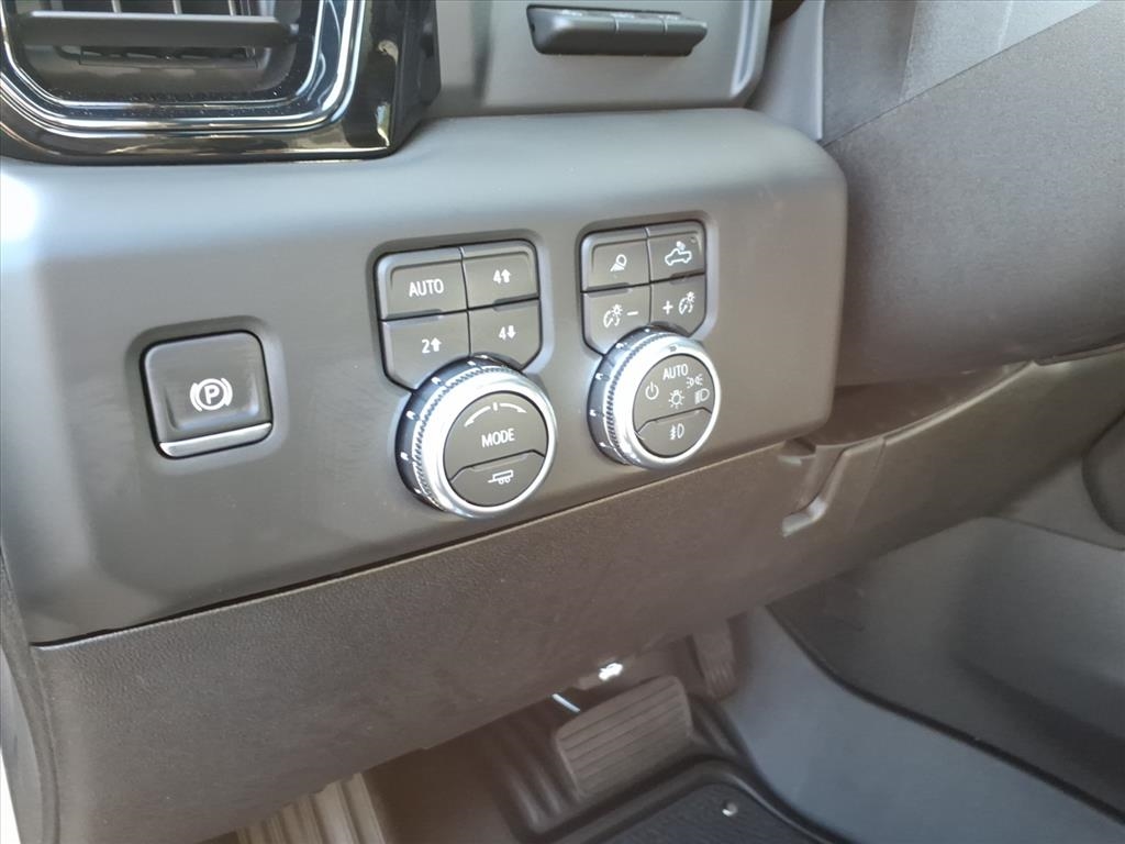 GMC Sierra 2500HD 4WD Crew Cab 159" AT4X 2026