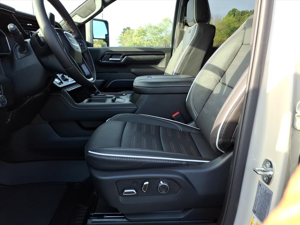 GMC Sierra 2500HD 4WD Crew Cab 159" AT4X 2026