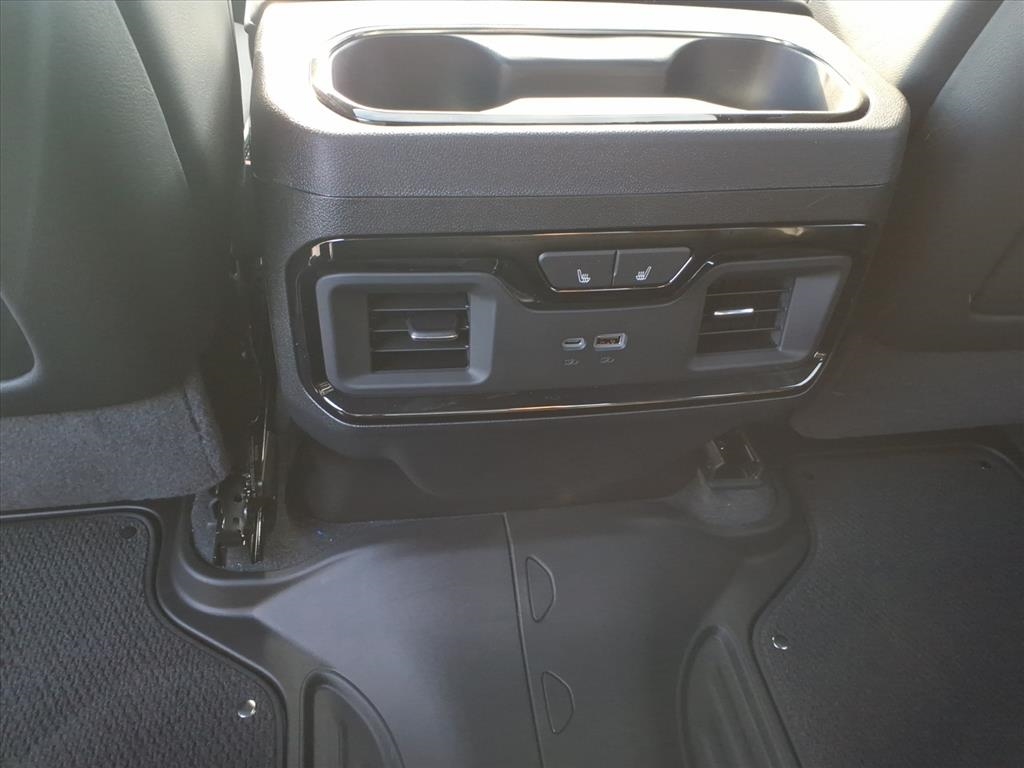 GMC Sierra 2500HD 4WD Crew Cab 159" AT4X 2026