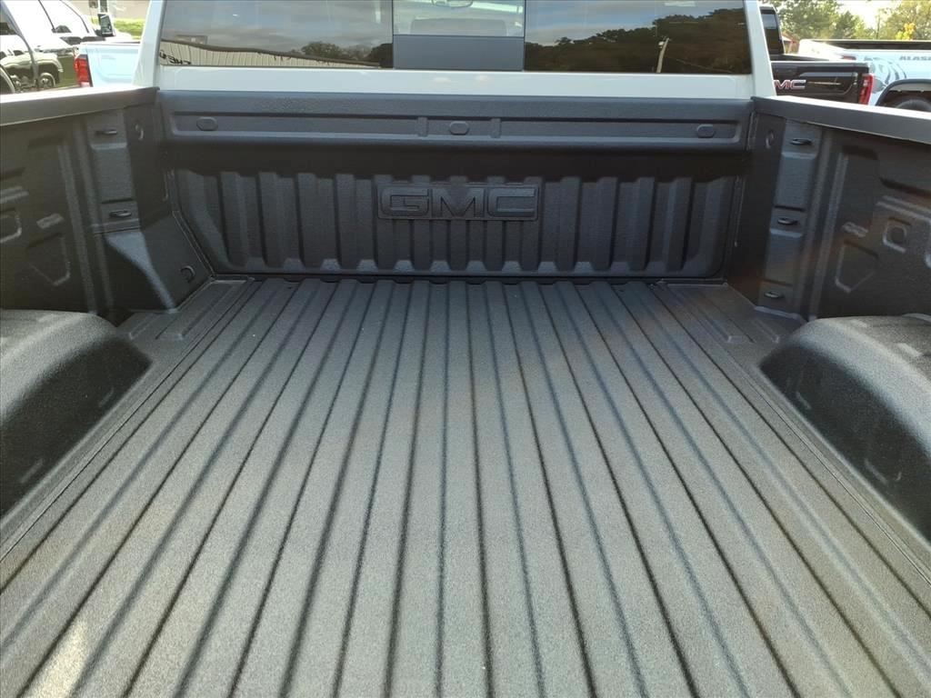 GMC Sierra 2500HD 4WD Crew Cab 159" AT4X 2026