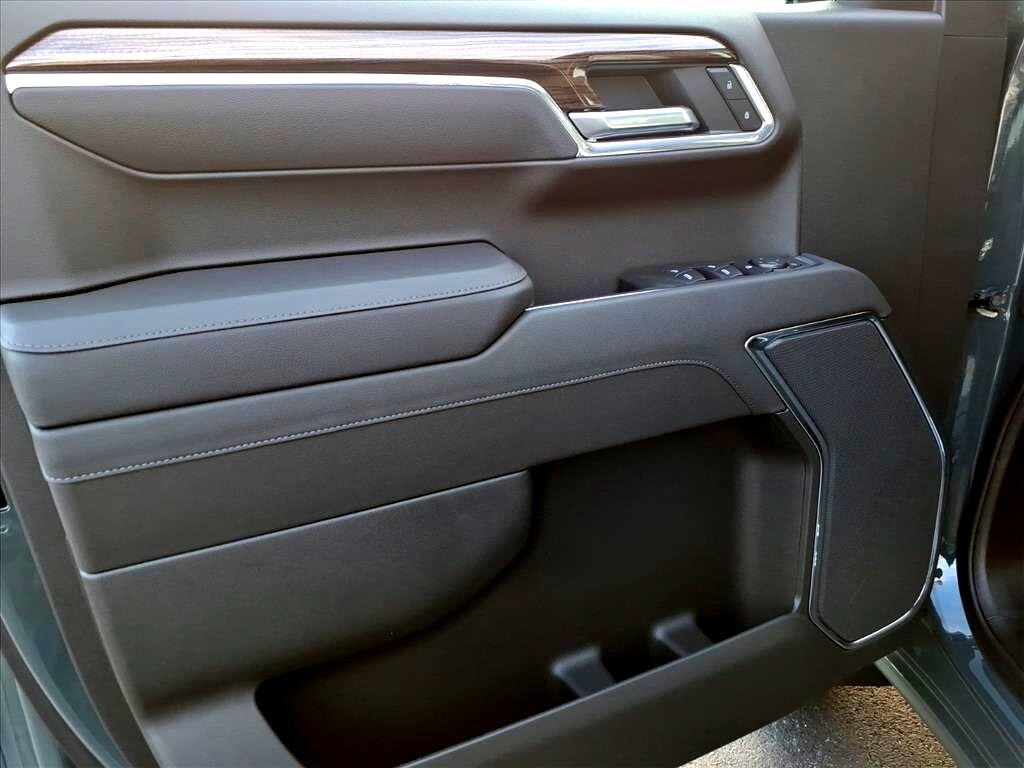 Chevrolet Silverado 1500 4WD Crew Cab 147" LT Trail Boss 2026