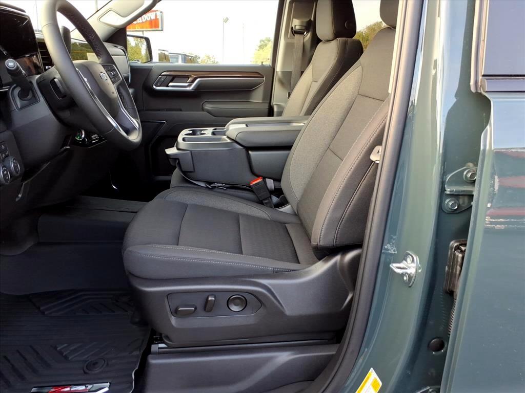 Chevrolet Silverado 1500 4WD Crew Cab 147" LT Trail Boss 2026