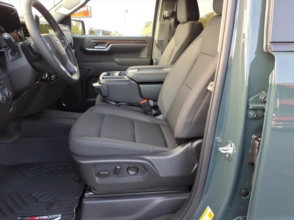 Chevrolet Silverado 1500 4WD Crew Cab 147" LT Trail Boss 2026