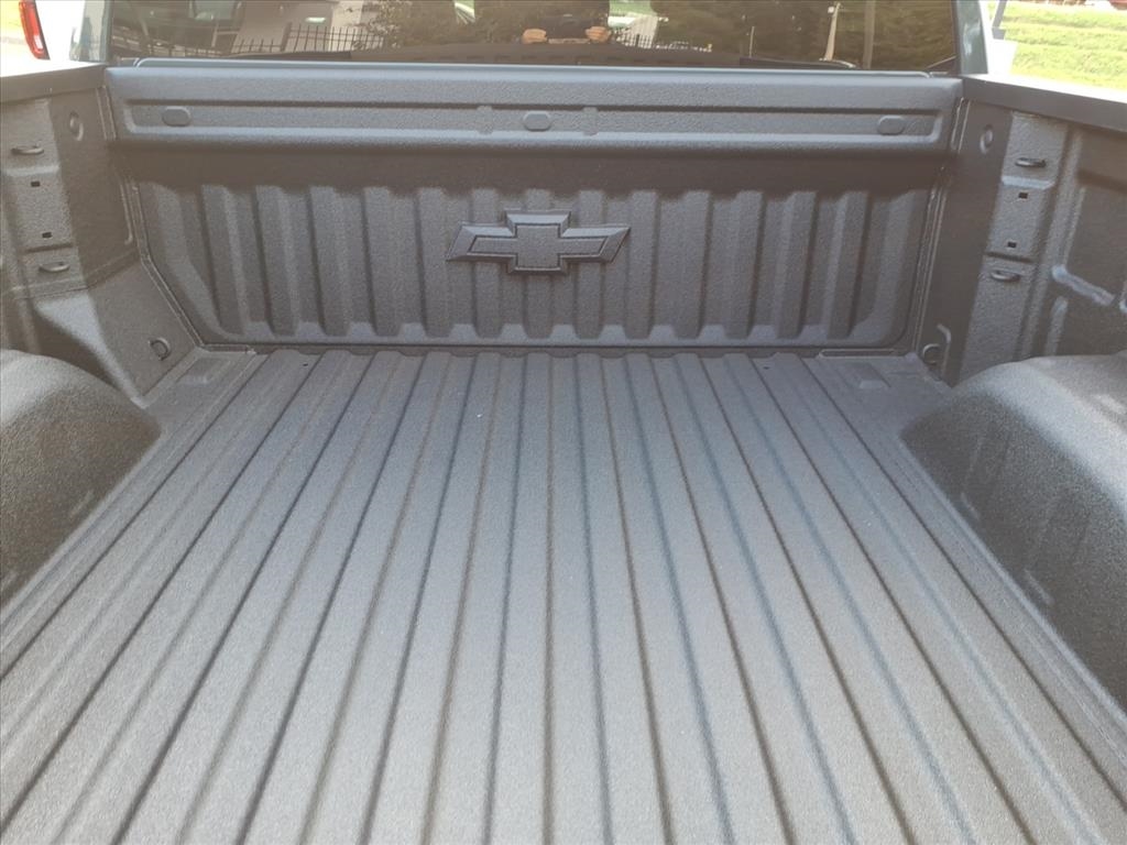 Chevrolet Silverado 1500 4WD Crew Cab 147" LT Trail Boss 2026