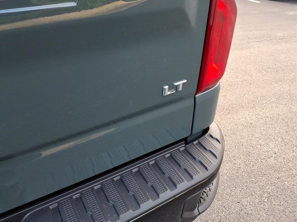 Chevrolet Silverado 1500 4WD Crew Cab 147" LT Trail Boss 2026