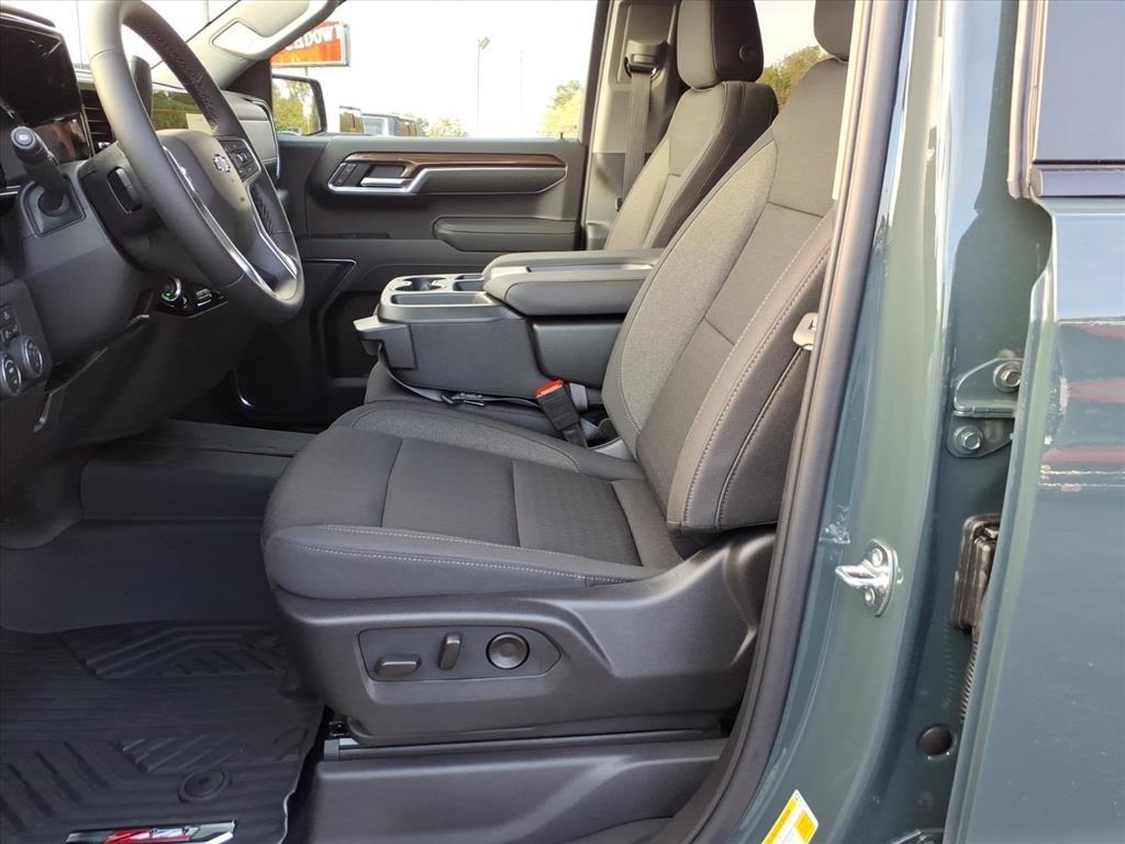 Chevrolet Silverado 1500 4WD Crew Cab 147" LT Trail Boss 2026