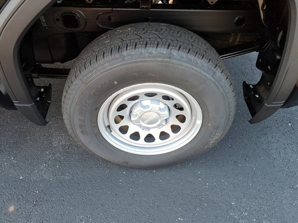 GMC Sierra 1500 4WD Crew Cab 147" Pro 2026