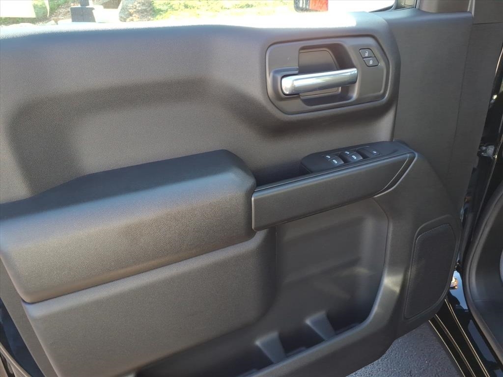 GMC Sierra 1500 4WD Crew Cab 147" Pro 2026