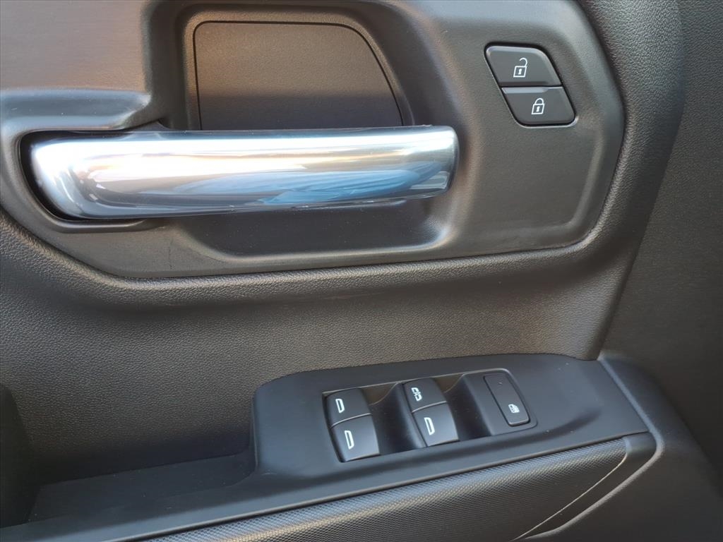 GMC Sierra 1500 4WD Crew Cab 147" Pro 2026