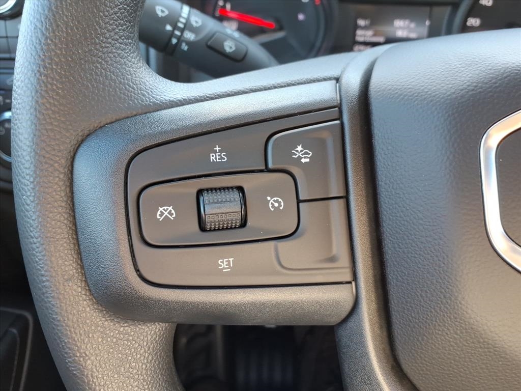 GMC Sierra 1500 4WD Crew Cab 147" Pro 2026